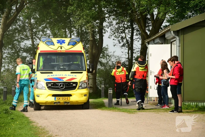 Reddingsboten massaal onderweg naar onwelle vrouw op jacht