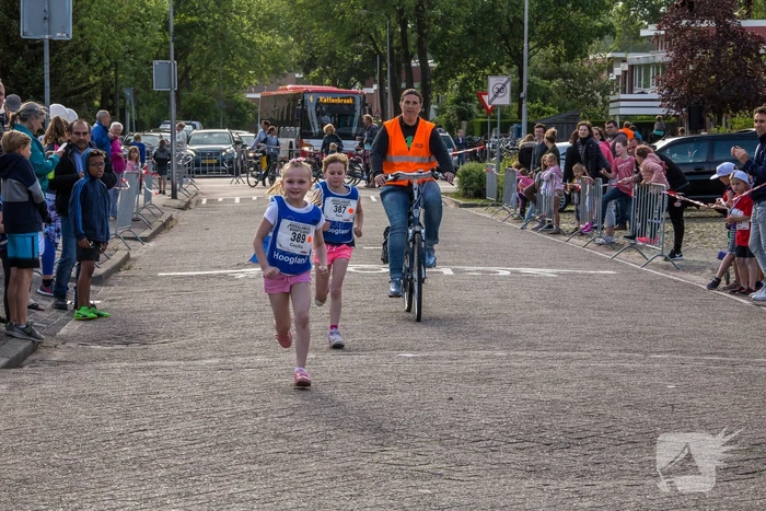 Veel publiek bij 34e Klaverblad Verzekeringen Dorpsloop