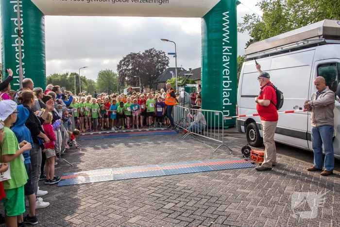 Veel publiek bij 34e Klaverblad Verzekeringen Dorpsloop