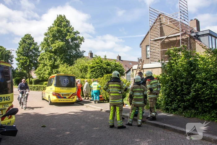 Man valt op steiger
