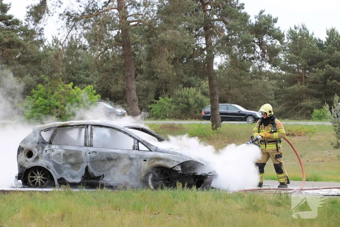 Auto verwoest door brand