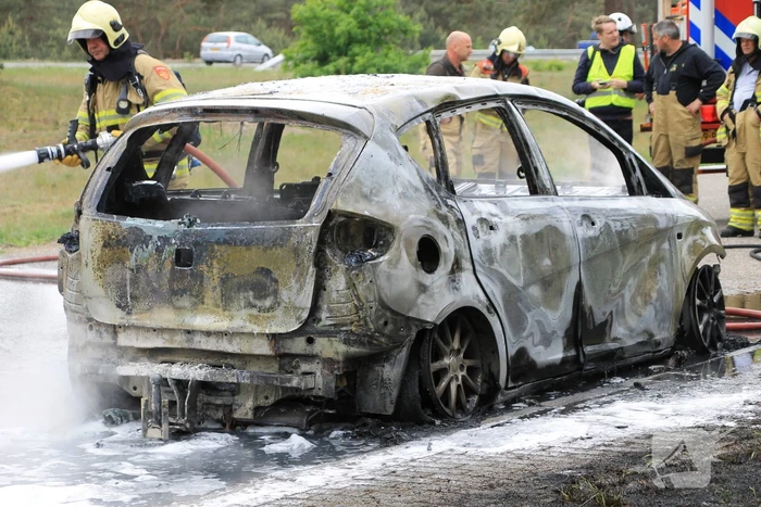 Auto verwoest door brand