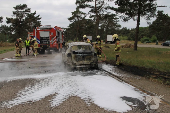 Auto verwoest door brand