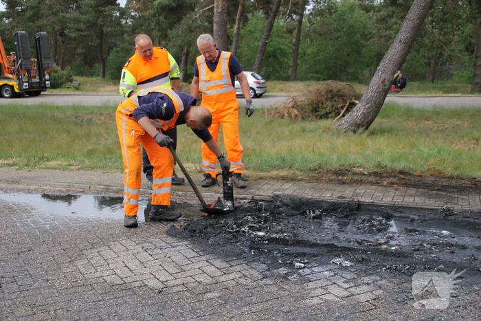 Auto verwoest door brand