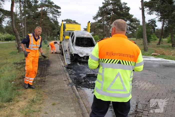Auto verwoest door brand
