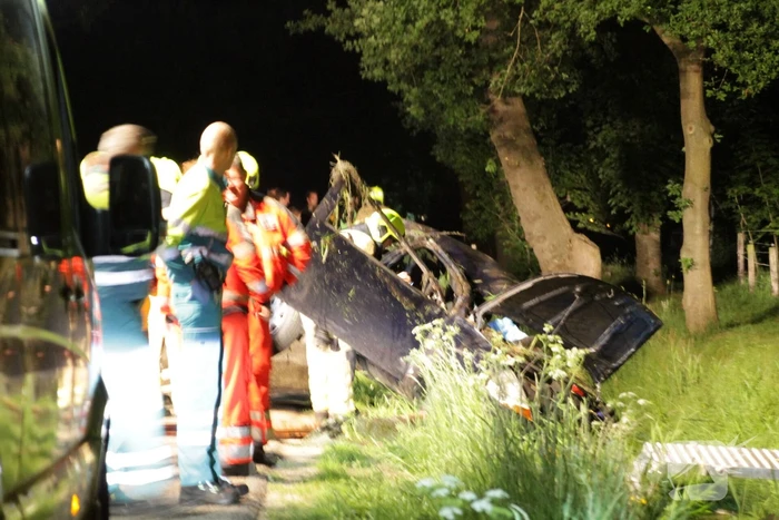 Auto belandt in sloot, automobilist spoorloos
