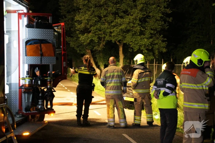 Auto belandt in sloot, automobilist spoorloos