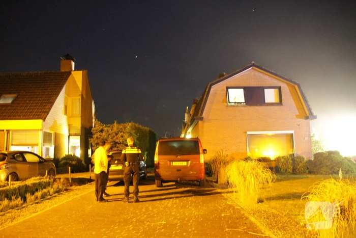 Brandweer blust uitslaande woningbrand