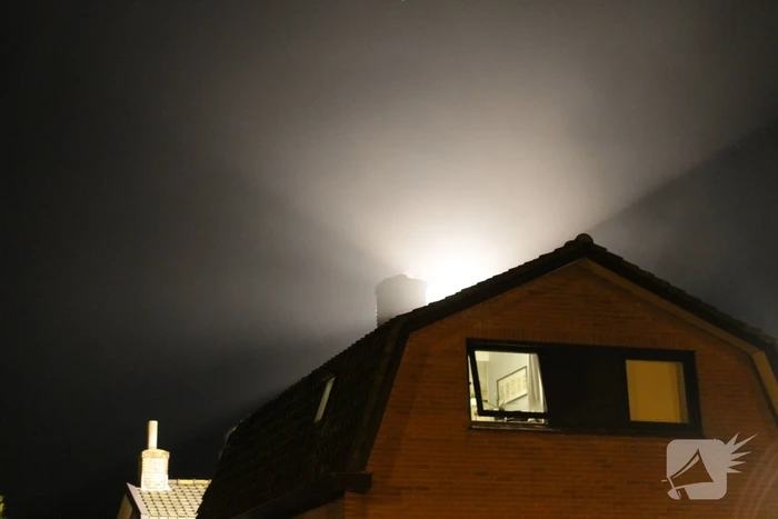 Brandweer blust uitslaande woningbrand