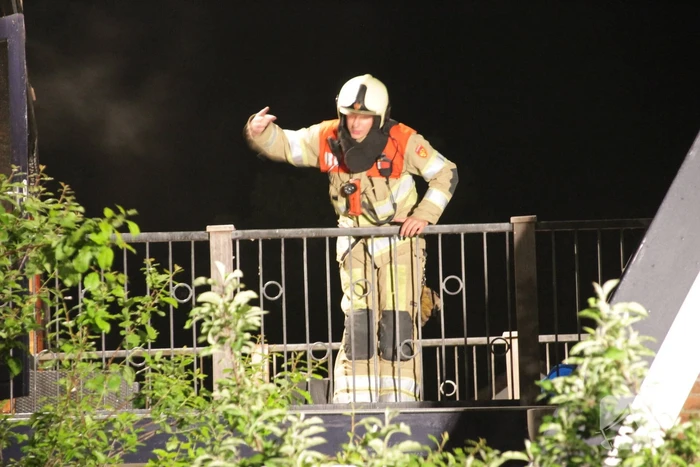 Brandweer blust uitslaande woningbrand