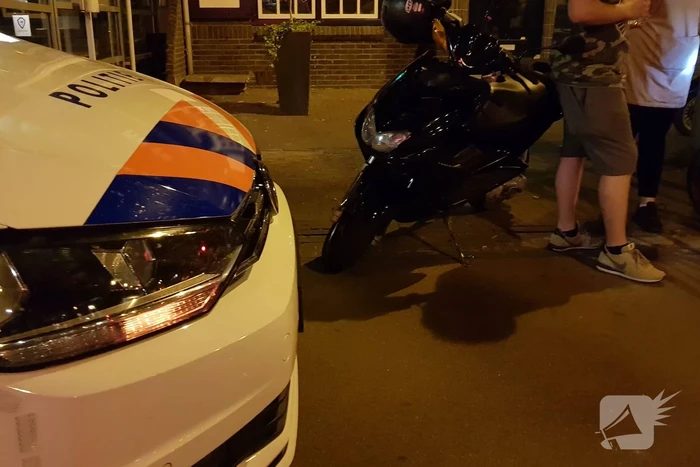Scooterrijdster gewond bij botsing met andere scooter