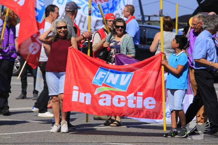 Buschauffeurs houden protestmars
