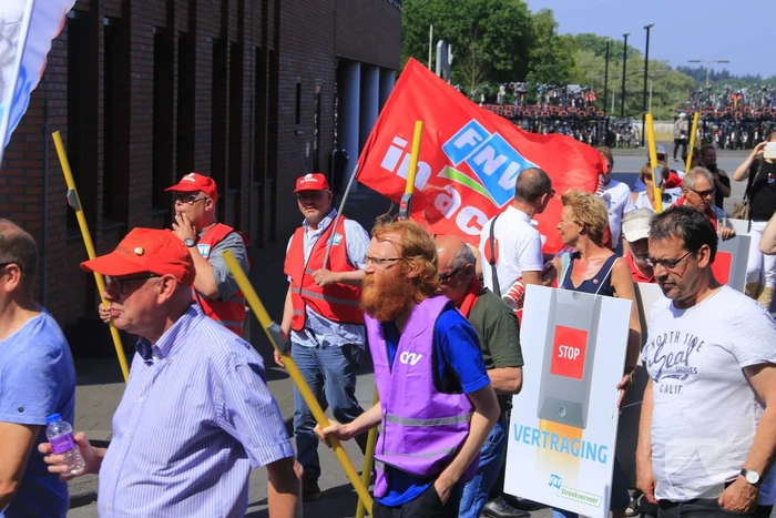 Buschauffeurs houden protestmars