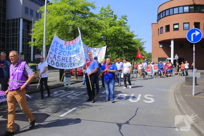 Buschauffeurs houden protestmars