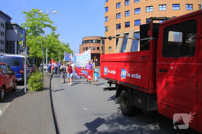 Buschauffeurs houden protestmars