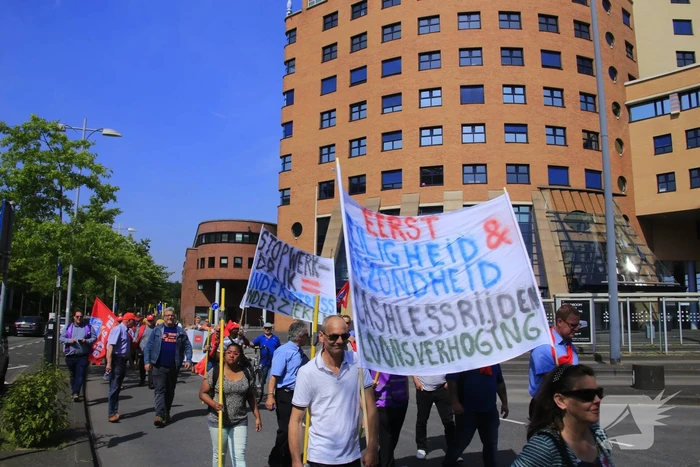 Buschauffeurs houden protestmars
