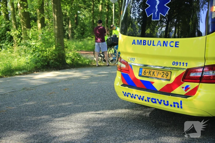 Brommerrijder gewond na botsing met fietser