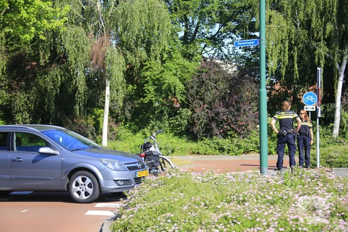 Fietsster gewond na aanrijding met auto