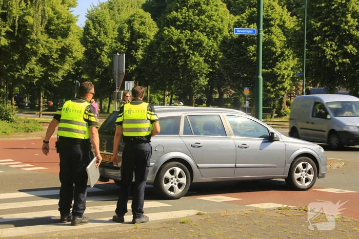 Fietsster gewond na aanrijding met auto