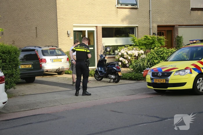 Brommerrijdster gewond na botsing met auto