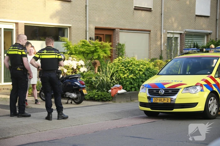 Brommerrijdster gewond na botsing met auto