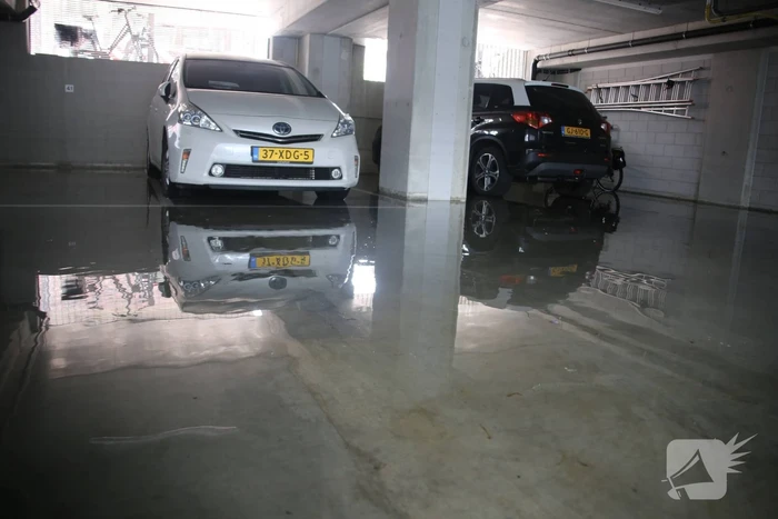 Hoosbui zet parkeergarage onder water