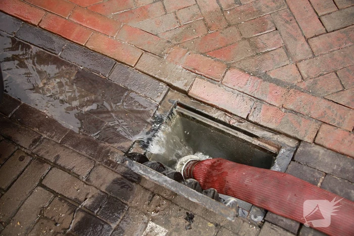 Hoosbui zet parkeergarage onder water