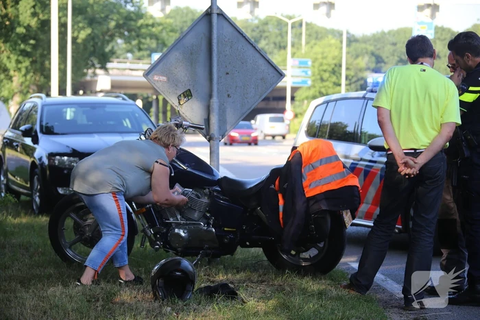 Motorrijder aangereden door auto
