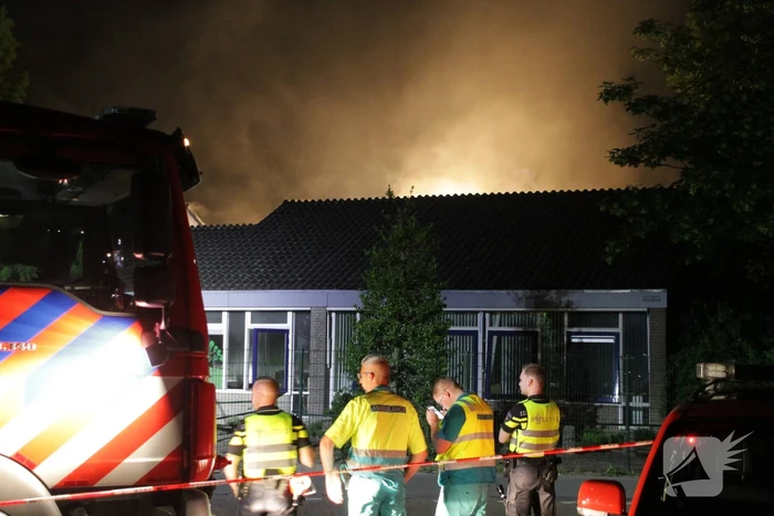 Brandweer blust grote brand in schoolgebouw