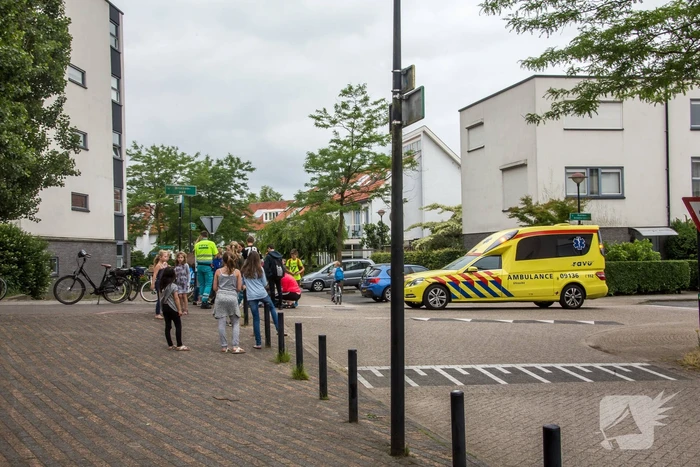 Fietser gewond na botsing tegen paaltje