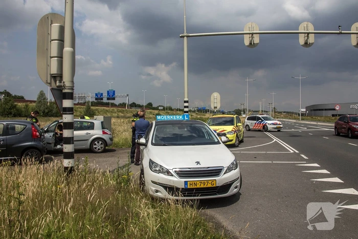 Bestuurster botst op leswagen