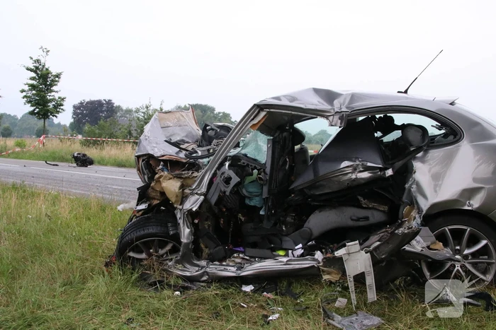 UPDATE: Dode na frontale botsing met vrachtwagen