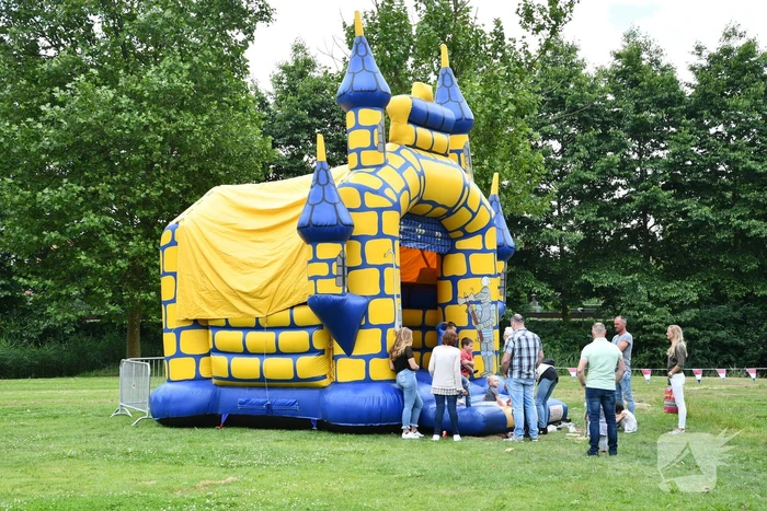 Veel kinderen hebben plezier bij buitenspeeldag