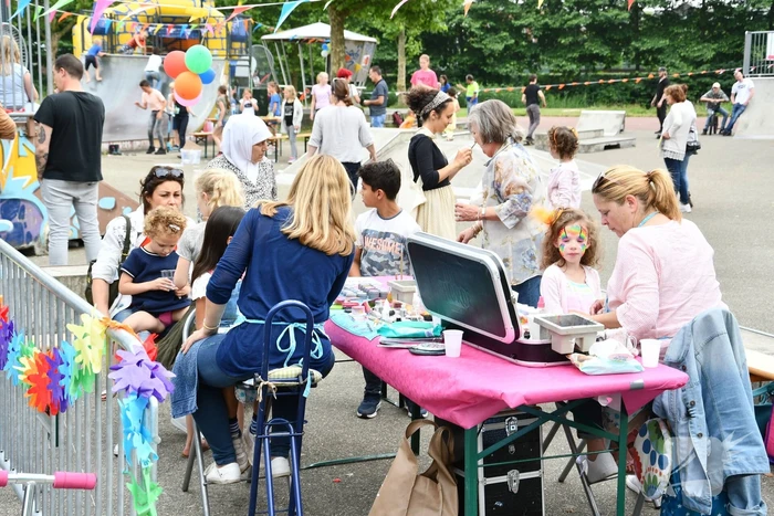 Veel kinderen hebben plezier bij buitenspeeldag