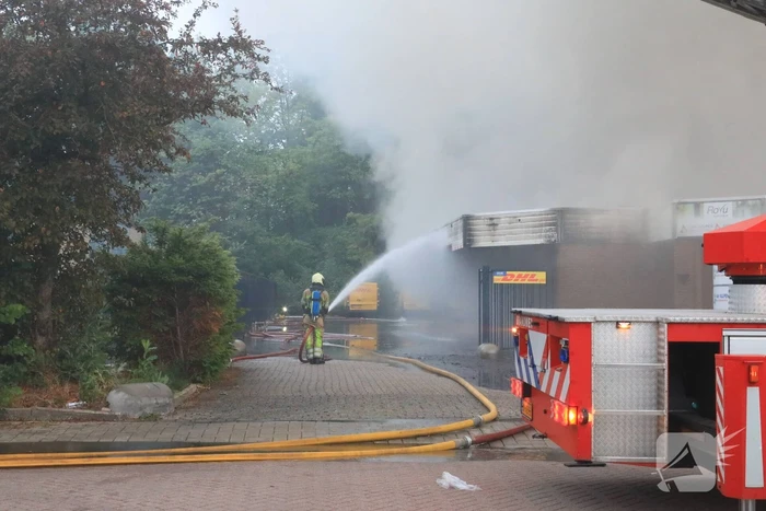 Grote brand in DHL-depot