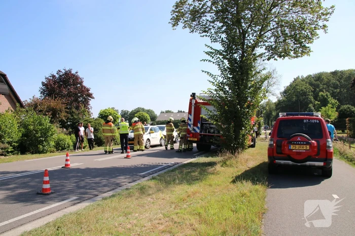 Flinke schade bij kop-staartbotsing tussen drie voertuigen