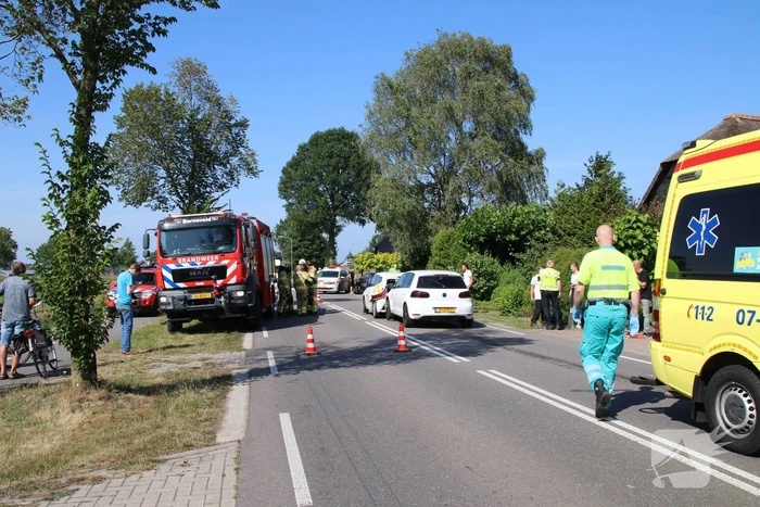 Flinke schade bij kop-staartbotsing tussen drie voertuigen