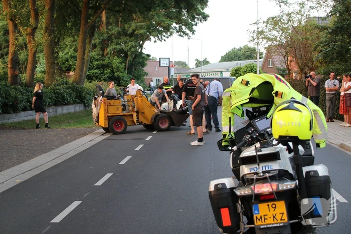 Bestuurder van bromfiets gewond na aanrijding met tractor