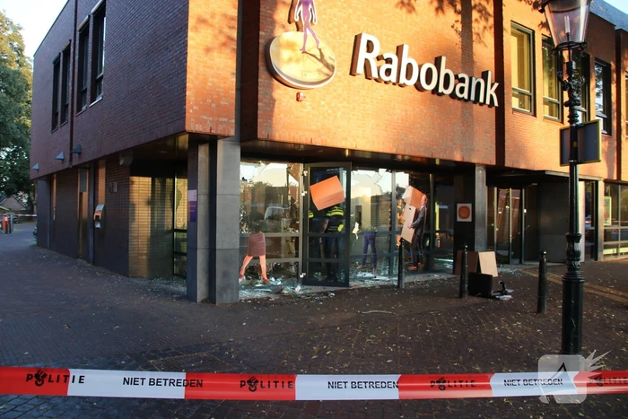Harde knallen bij plofkraak Rabobank