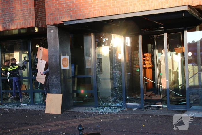 Harde knallen bij plofkraak Rabobank