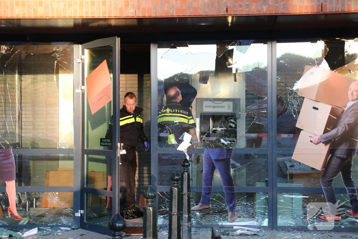 Harde knallen bij plofkraak Rabobank