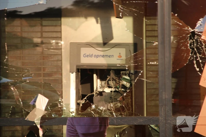 Harde knallen bij plofkraak Rabobank