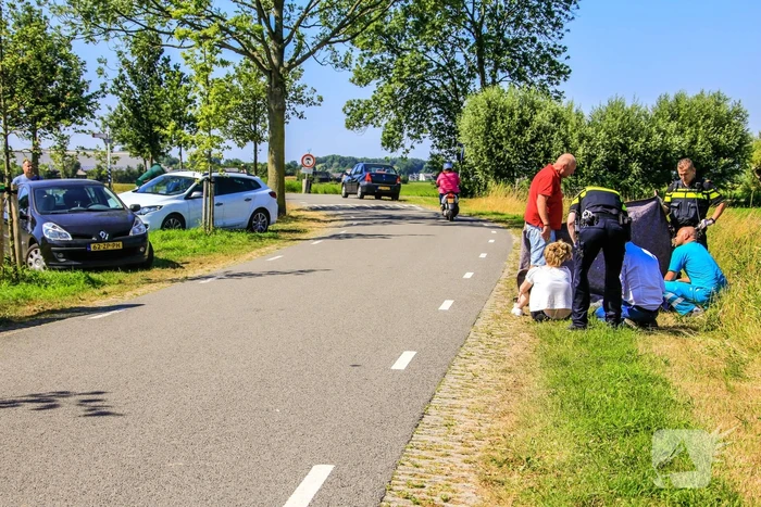 Twee personen gewond na aanrijding met auto