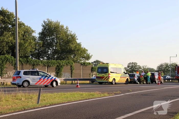 Veel schade bij kop-staartaanrijding.