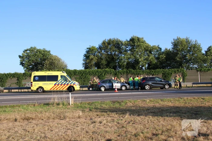 Veel schade bij kop-staartaanrijding.
