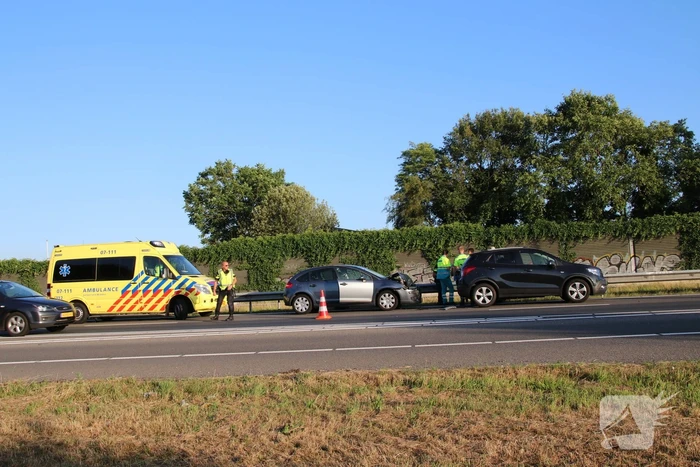 Veel schade bij kop-staartaanrijding.