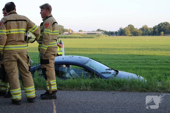 Dronken bestuurder belandt in de sloot