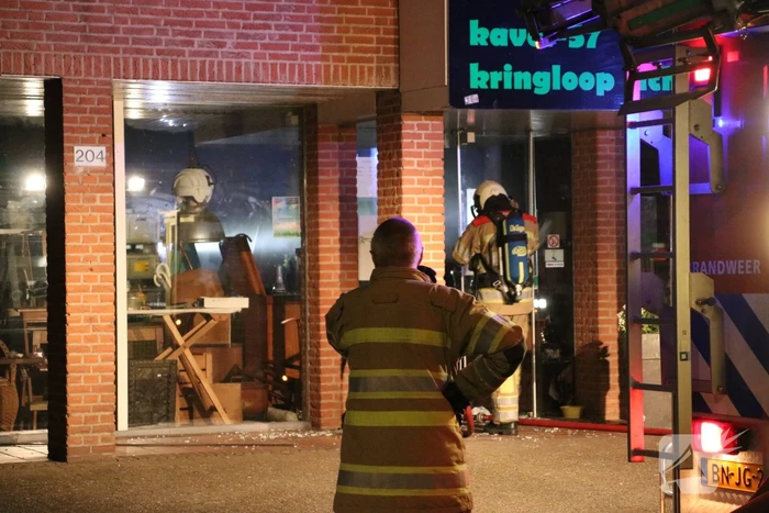 Uitslaande woningbrand boven winkel