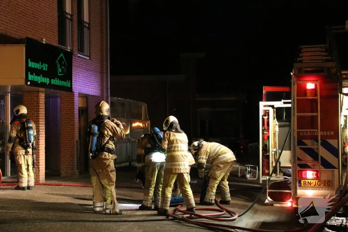 Uitslaande woningbrand boven winkel