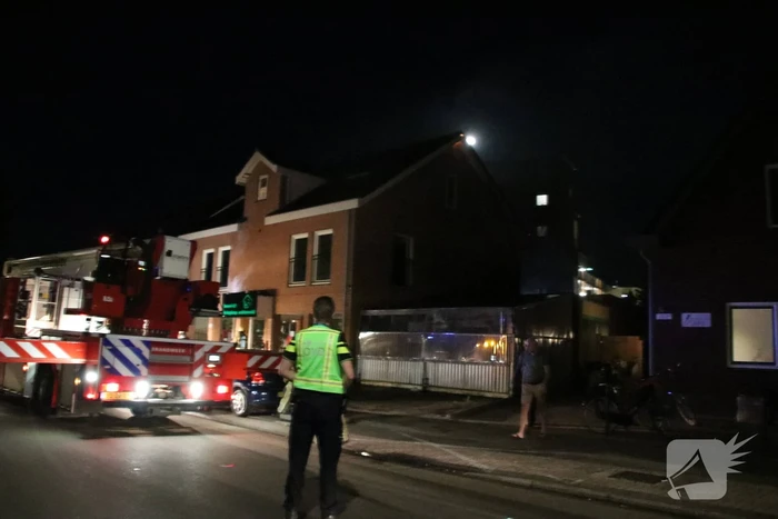 Uitslaande woningbrand boven winkel